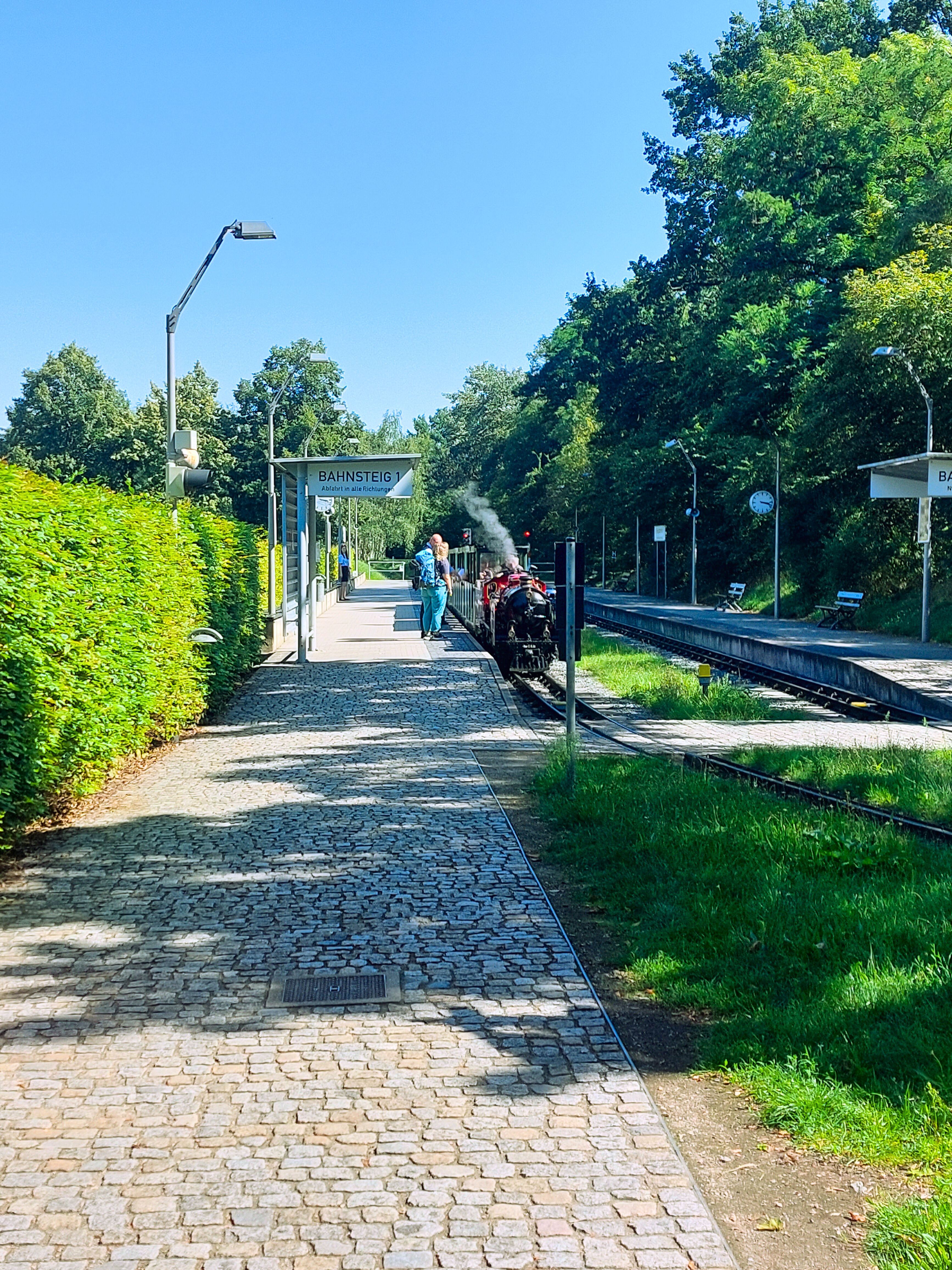 Stacja Dresdner Parkeisenbahn - odjazd i przyjazd